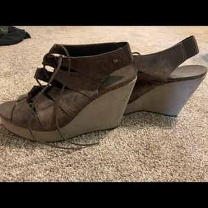 Vera Wang size 10 Brown Wedges